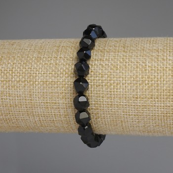 Náramek z černého onyxu – fasetové korálky, průměr cca 8×7 mm, délka cca 18 mm, elastický
