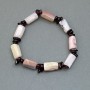 Náramek z opálu, broušený 13×8 mm ±, granátové částečky 7×3 mm ±, délka 18 mm ±, elastický