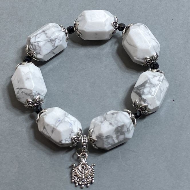 Náramek z chalcedonu, broušené galetové korálky, průměr 20×15 mm ±, délka 18 cm ±, elastický