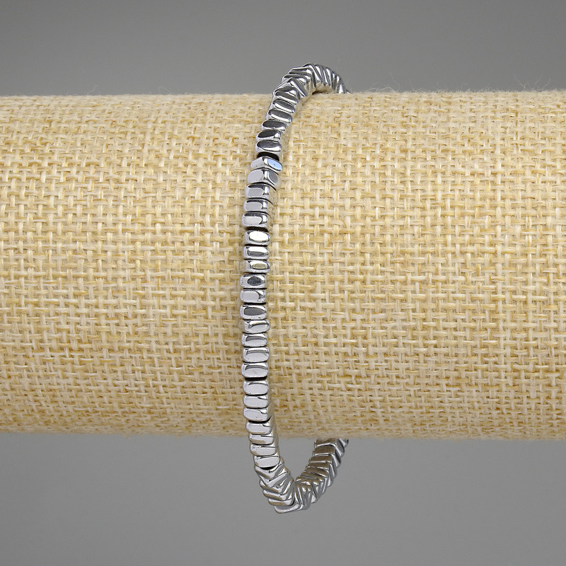 Náramek z hematitu ve stříbrné barvě, čtvercové rondely 4×2 mm, délka 18 cm, elastický