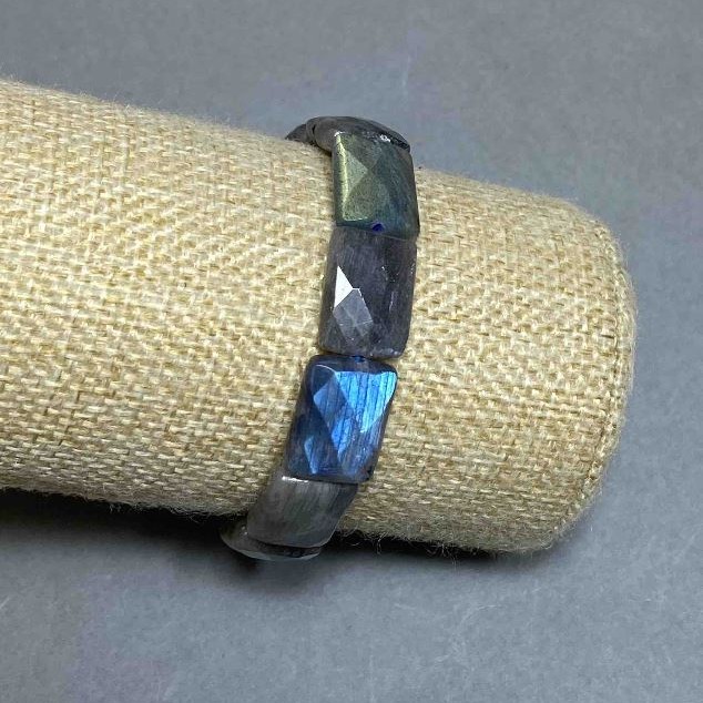 Náramek z labradoritu s irizací, facetované články 16×12 mm, délka 18 cm, elastický