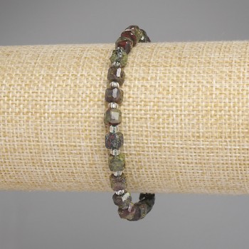 Náramek z jaspisu „Krev draka“ s broušenými kubíky, průměr 5 mm ±, korálky 3 mm ±, délka 18 cm ±, na elastické šňůrce