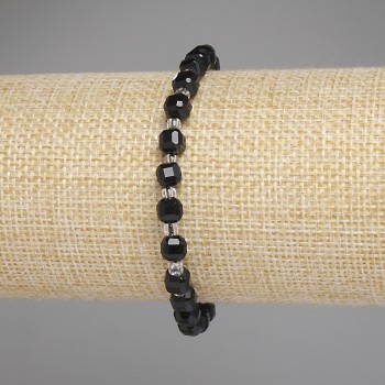 Náramek z turmalínu s broušenými kubíky, průměr 5×5 mm ±, rokajly 3 mm ±, délka 18 cm ±, elastický