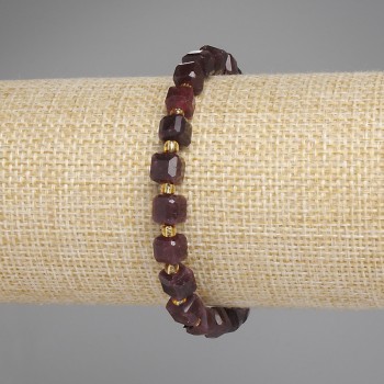 Náramek z turmalínu – broušené kostky, rozměr 6×6 mm ±, biser 3 mm ±, délka 18 cm ±, elastický