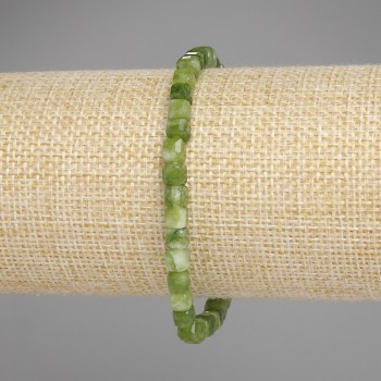 Náramek z broušeného jadeitu – kubický tvar, průměr 4,5 × 4,5 mm, délka 18 cm, elastický