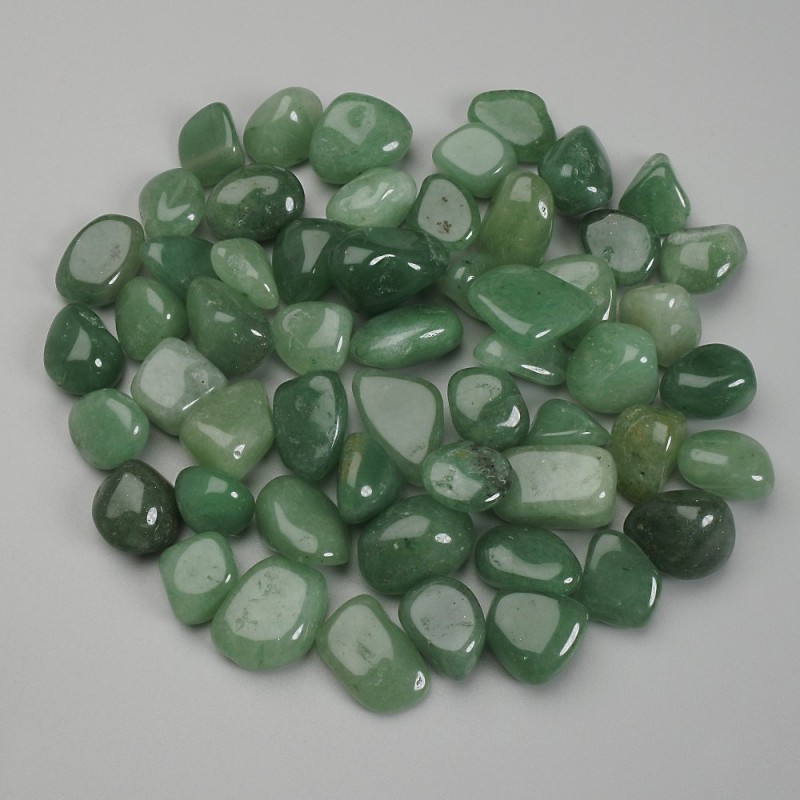 Nefrit galetové samorodky bez otvoru 10-20 × 10-15 mm ± (za 100 g ±)