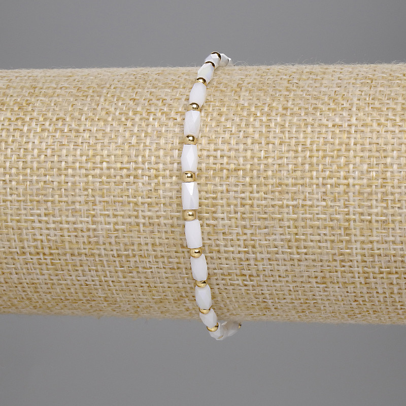Náramek z bílého českého křišťálu, broušený cylindrický křišťál 5×3 mm, ± kulička 2 mm, délka 18 cm, elastický