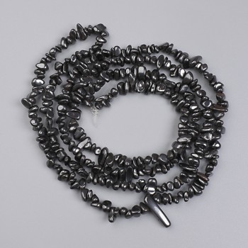 Hematitové korálky drť, průměr 4–6×3–4 mm, délka 78 cm, na niti