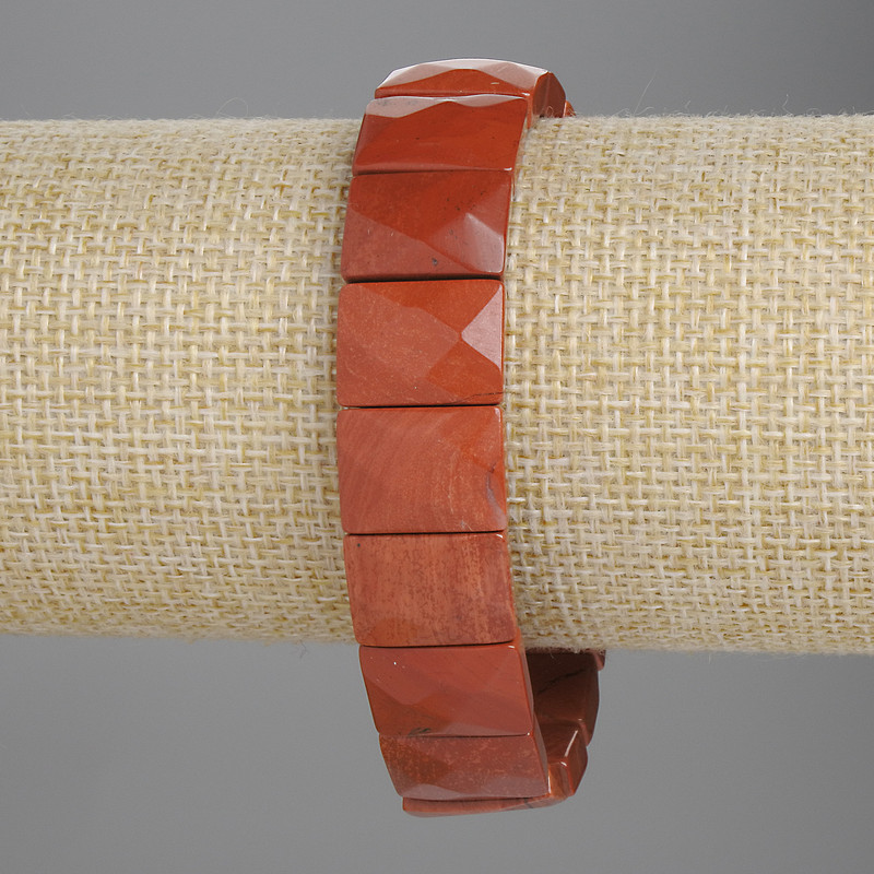 Náramek z červeného jaspisu, broušené články 15×11 mm, délka 18 cm, na pružné gumičce