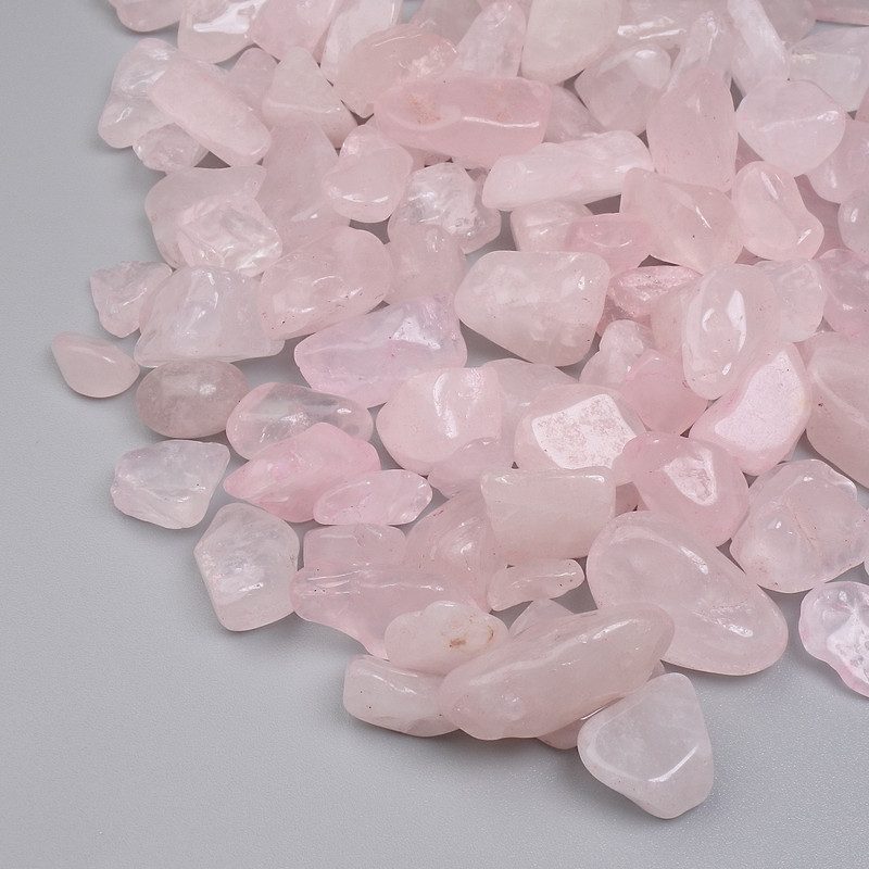 Přírodní kámen – růžový křemen, drť bez otvoru, 9–20×7–10 mm ± (za 100 g)