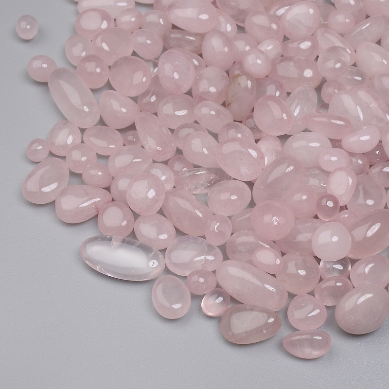 Růžový křemen galetovaná drť bez otvoru 9–19 × 6–8 mm ± (na 100 g)