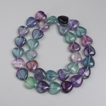 Korálky fluorit ve tvaru srdce, průměr 12 mm ± na niti, délka 38 cm ±