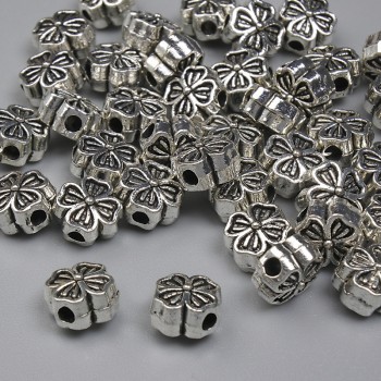 Kovové šperkařské komponenty – vložka korálka ve tvaru čtyřlístku, barva kovu stříbrná, průměr 6 mm ± otvor 1,5 mm ± balení 20 g ~41 ks +