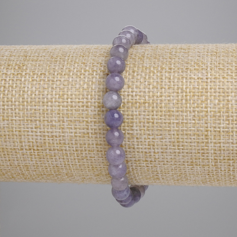 Náramek z iolitu – hladká korálka, průměr 6 mm ±, délka 18 cm ±, elastická šňůra
