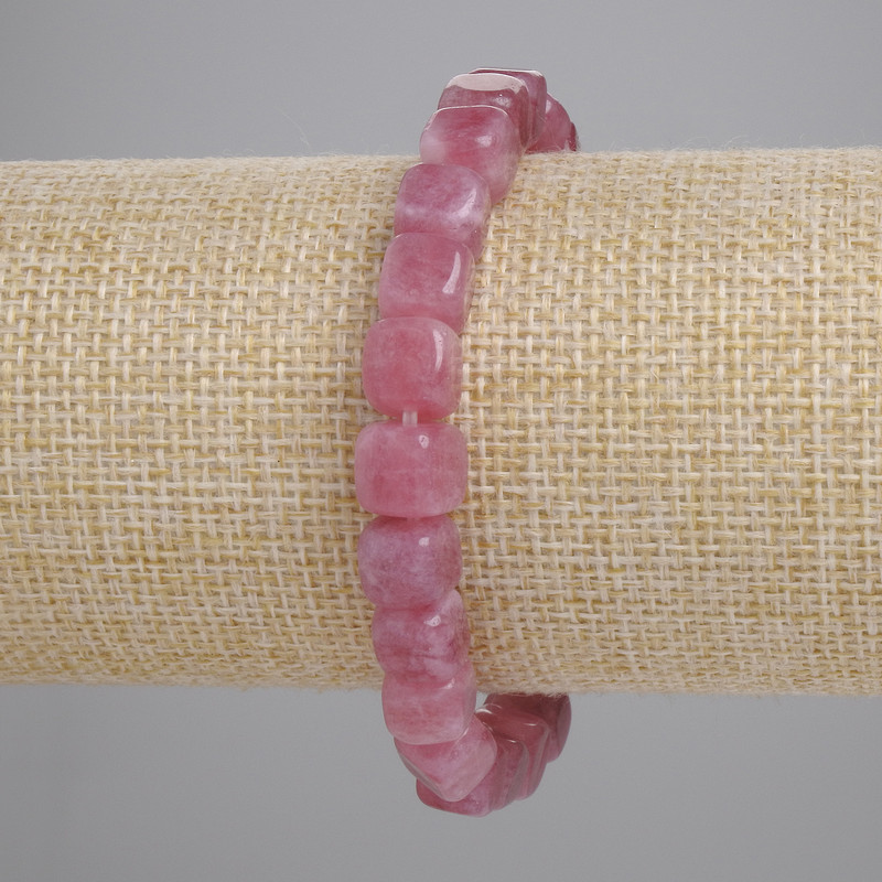 Náramek z turmalínu, kostkové korálky, průměr 8 mm, délka 18 cm, elastický