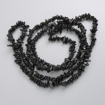 Korálky ze stříbrného obsidiánu, drobné kousky na vlasci, průměr 5–8 mm, 5×2–4 mm, délka 78 cm