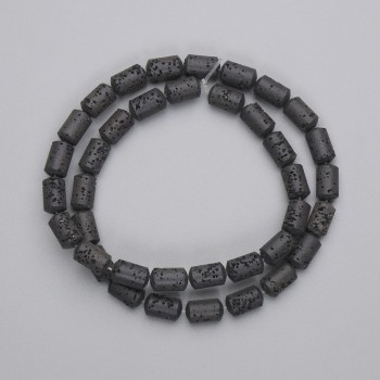 Korálky z černé vulkanické lávy, válcovité, průměr 10×6 mm, na niti, délka cca 38 cm
