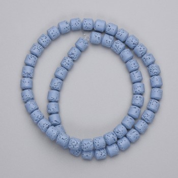 Korálky z modré vulkanické lávy cylindrické, průměr 6×6 mm, na šňůře, délka 38 cm
