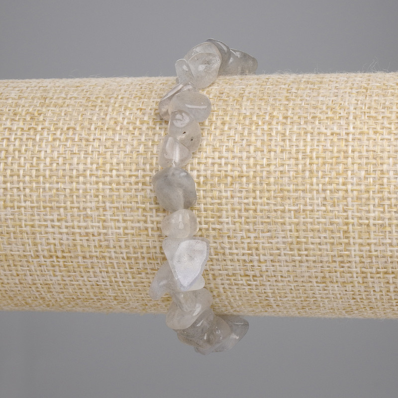 Náramek z drobných fragmentů labradoritu, průměr 9–12×4–6 mm ±, délka 18 cm ±, elastický