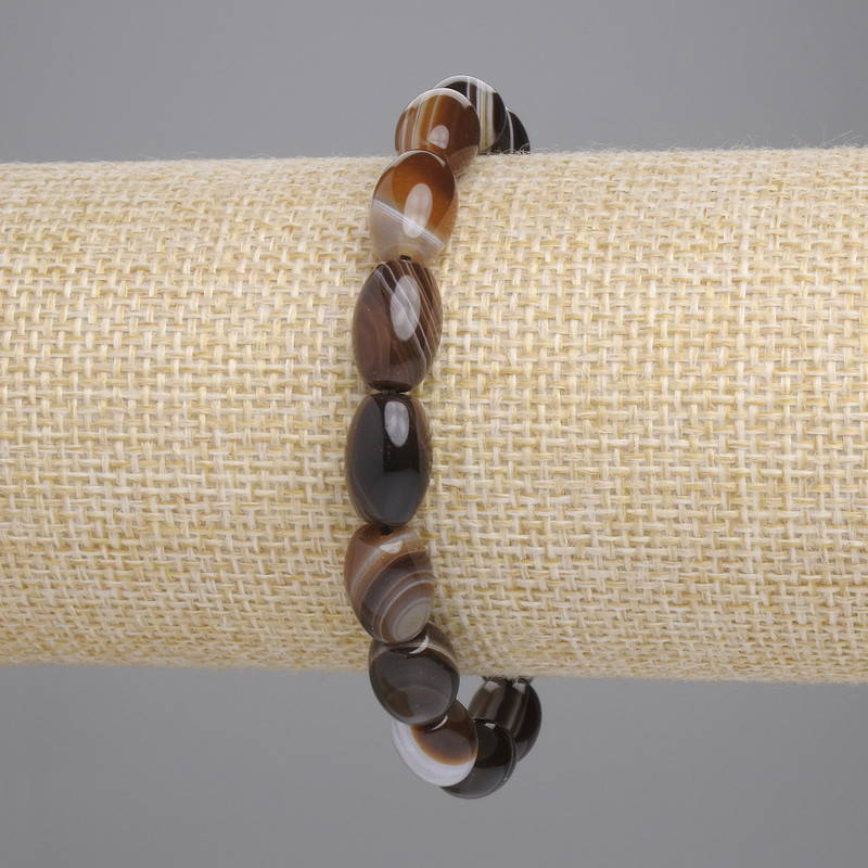 Náramek z achátu barilového tvaru na elastické bázi, průměr 12×8 mm, délka 18 cm ±