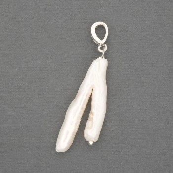 Přívěsek s barokní perlou s odstínem benzínu 21-33×15-17 mm +-, délka 40 mm +- (různých velikostí)