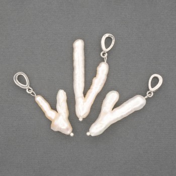 Přívěšek z barokní perly s odstínem „benzín“ 21–33×15–17 mm ±, délka 40 mm ± (mix velikostí)