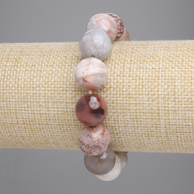 Náramek ze zkamenělého korálu – hladké kuličky, průměr 14 mm ±, délka 18 cm ±, elastický