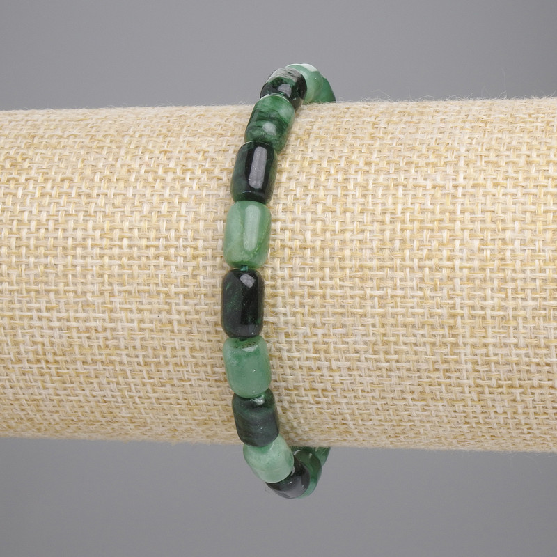 Náramek ze smaragdu ve tvaru barila, průměr 9×6 mm ±, délka 18 cm ±, elastický