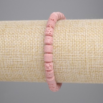 Náramek z růžové vulkanické lávy, cylindrické korálky o průměru cca 6 × 6 mm, délka cca 18 cm, elastický