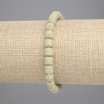 Náramek ze salátově zelené vulkanické lávy, cylindrický, průměr 6×6 mm, délka cca 18 cm, elastická šňůra