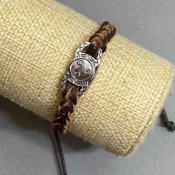 Náramek s kovovou vložkou, tloušťka 10 mm, eko kůže, hnědá barva, délka 18–22 cm, na stažení