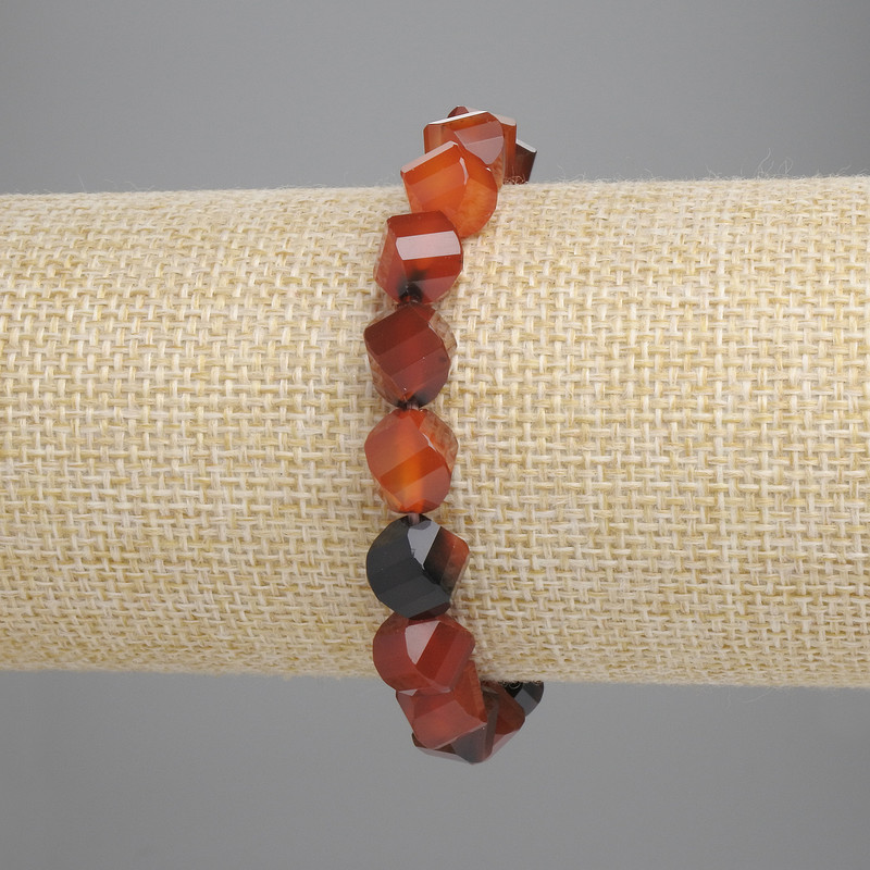 Náramek z fasetovaného achátu, rhombový tvar, 10 × 8 mm ±, délka 18 cm, elastický