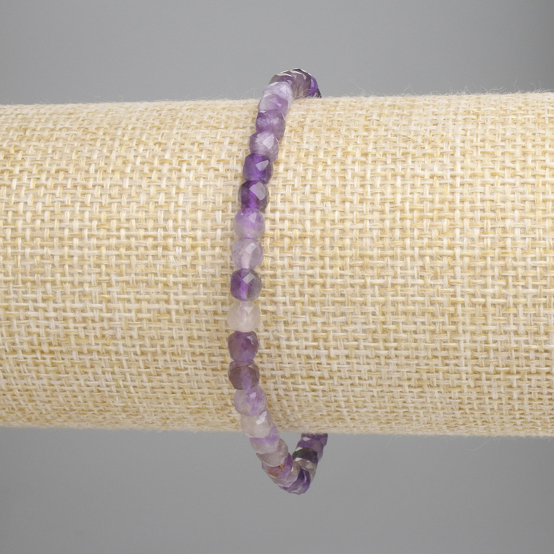 Náramek z broušeného ametystu, kubické korálky, průměr 4×4 mm, délka ±18 cm, strečový