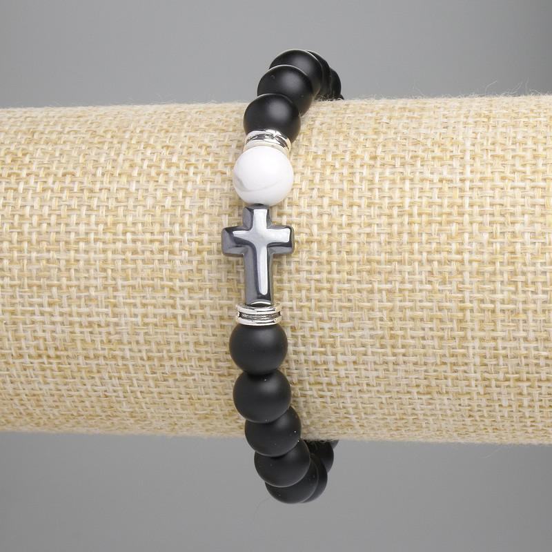 Náramek ze šungitu – hladká korálka 8 mm, chalcedonová korálka 8 mm, hematitový kříž 14×10 mm, délka 18 cm, elastická šňůra