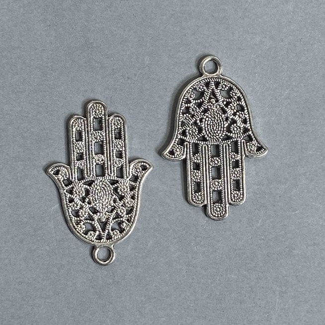 Kovové komponenty: Přívěšek Hamsa dlaň 42×28 mm, balení 4 ks