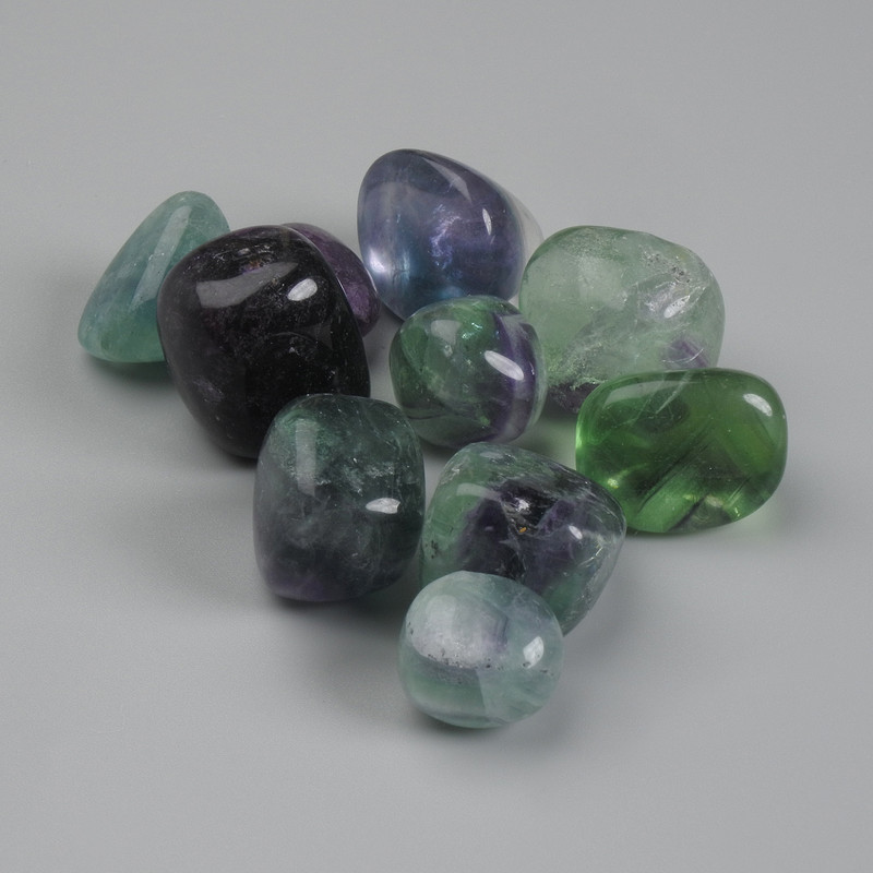 Fluorit – přírodní brusovaný kámen, průměr 18–25×10–22×8–20 mm ± (různé velikosti) (cena za 100 g)