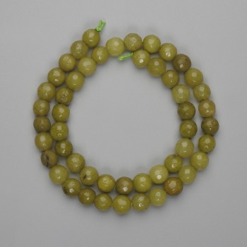 Korálky z chryzolitu (olivínu), brusované kuličky, průměr 7,5 mm ±, délka 38 cm ±, na niti