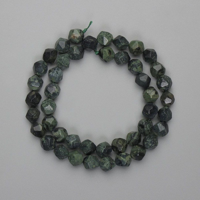 Korálky oceánského jaspisu, víceúhelníkové, průměr 8×7 mm, délka 38 cm, na niti
