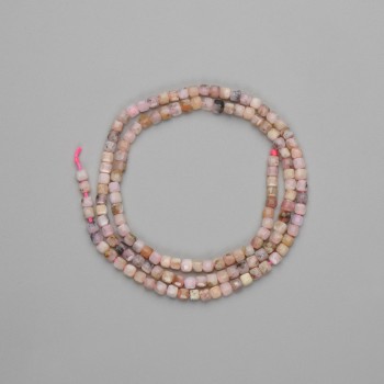 Korálky rhodonitu broušené kostky 3×3 mm, délka cca 39 cm, na niti