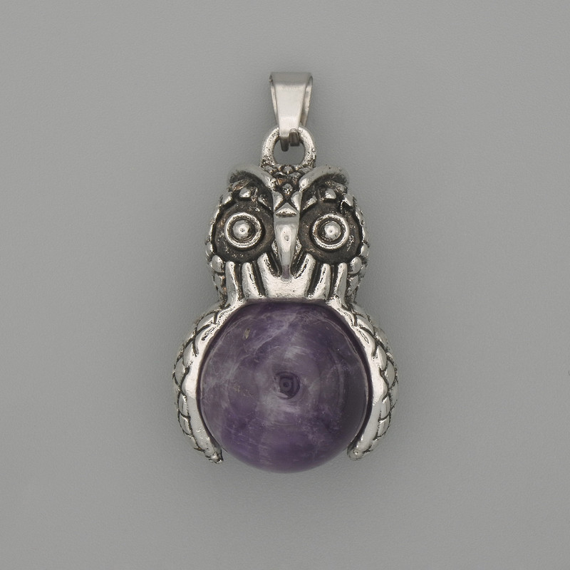 Přívěšek Sova s ametistem, stříbrný kov, průměr 30×20 mm, délka cca 37 mm
