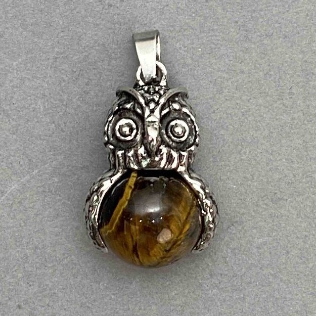 Přívěšek Sova s tygřím okem, stříbrný kov, rozměr 30 × 20 mm, délka 37 mm