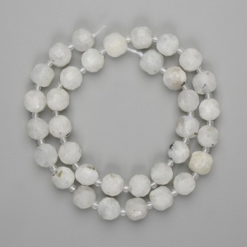 Korálky adular granované, čtvercové 9×9 mm ±, 3 mm korálky ±, délka 40 cm ±, na niti