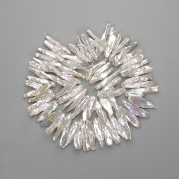 Barokní perly na niti s odstínem benzín, průměr 31–33×4,5–7 mm, délka 37 cm