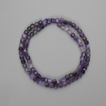 Korálky ametyst brusované kubíky 4×4 mm, délka 38 cm