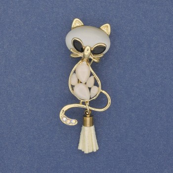 Brožka-přívěsek «Kočka s kostičkou» – kočičí oko, zlatý kov, 43×17 mm+