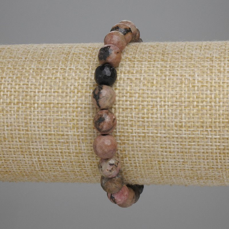 Náramek z rhodonitu, broušené kuličky, průměr 8 mm ±, délka 18 cm ±, elastická šňůra