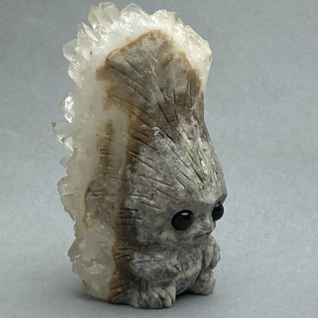 Suvenýrová soška Dikobraze se drúzou 82×46×46 mm+