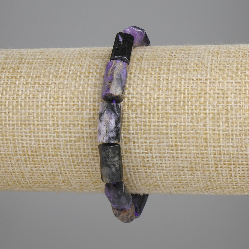 Náramek z charoitu, facetovaný výbrus, průměr 12–13×6–8 mm, délka 18 cm, elastický