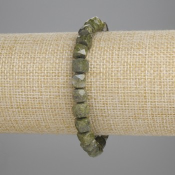 Náramek ze serpentinitu, broušené kostky, průměr 6×6 mm, délka 18 cm ±, elastický