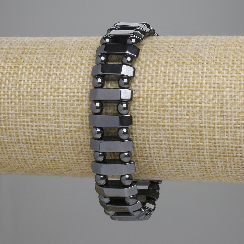Náramek z hematitu – články 3,5×15 mm ±, korálek 4 mm ±, délka 18 cm ±, pružný